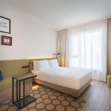 Hampton By Hilton מלון 3*