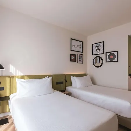 호텔 Hampton By Hilton 3*