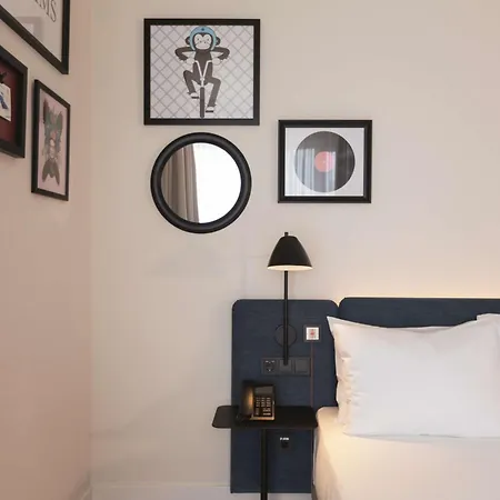 Hampton By Hilton מלון 3*
