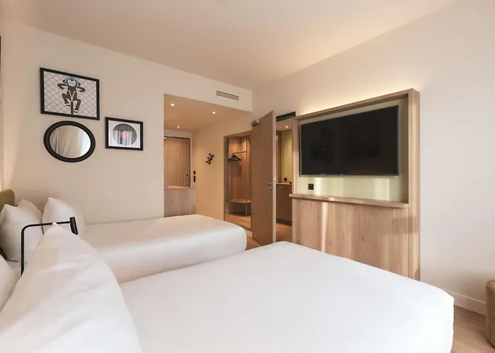 Hampton By Hilton מלון 3*