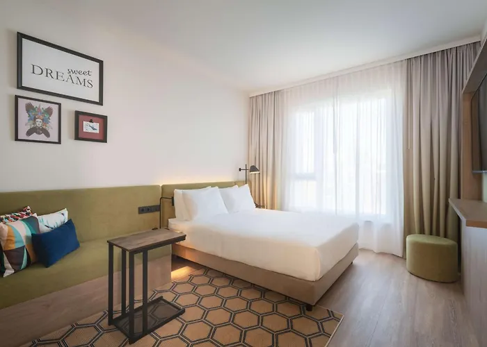 Hampton By Hilton מלון 3*