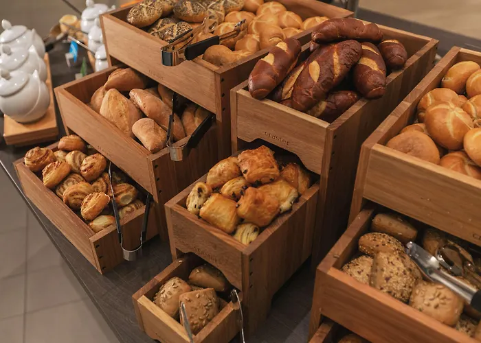 Hotel Hampton By Hilton 3*